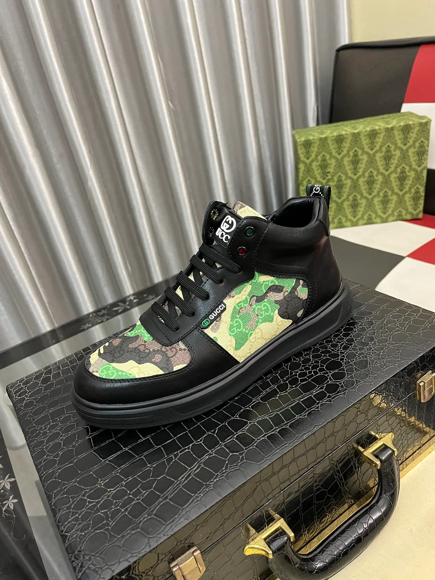 Men's shoes💰: 420⌚️⌚️[GUCCI sheepskin lining] Men's classic Gucci high-top casual shoes, original quality💯The upper is made of imported Italian cowhide and sheepskin lining, with fine workmanship and high-end atmosphere. Has a fashionable and exemplary look. Original rubber wear-resistant outsole. Code number: 38-44